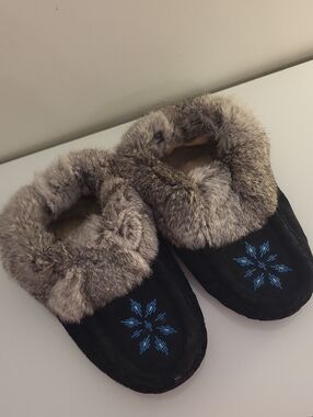 Geniune Fur Trim Women's Moccasin Slippers with Blue Embroidery